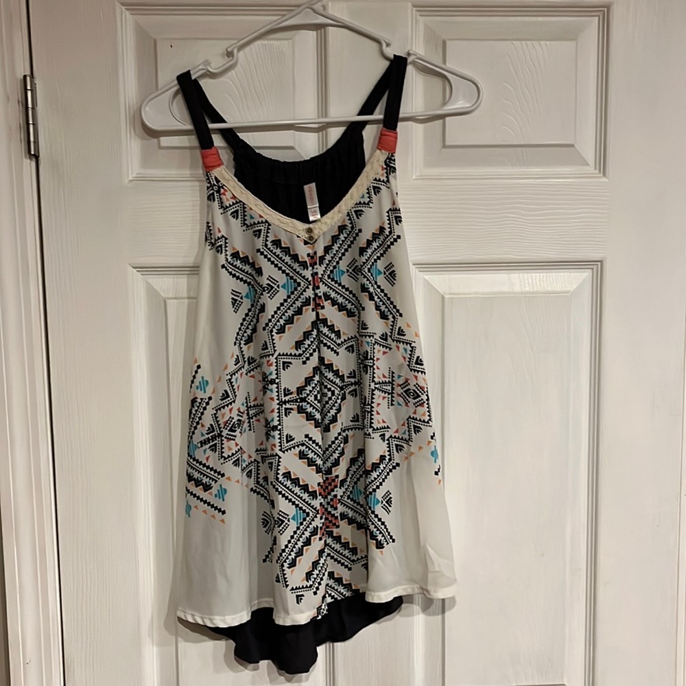 Patterned sleeveless blouse